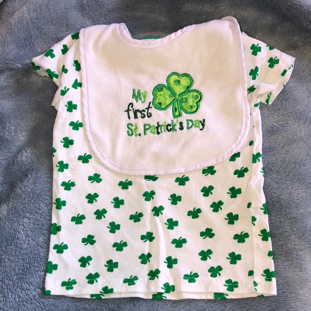 Saint St Patrick’s Day Shamrock Clover T-shirt Bib
